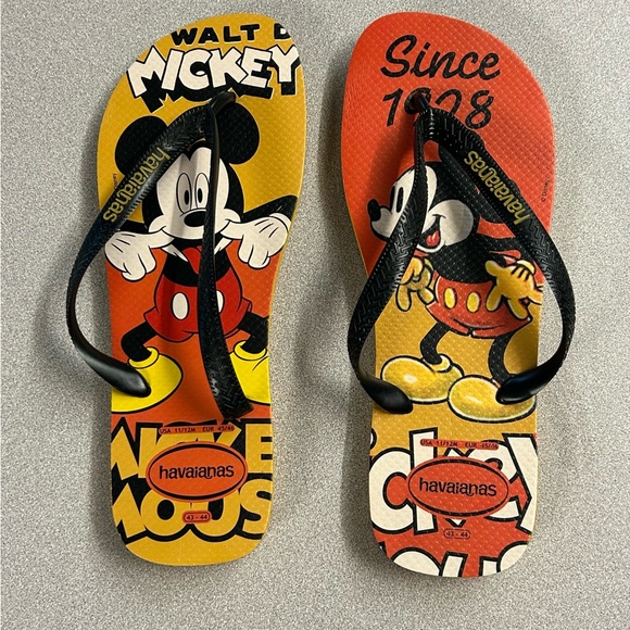 NEW Havaiana’s Men’s Disney Mickey Mouse flip flops Size 11/12 - Picture 1 of 6